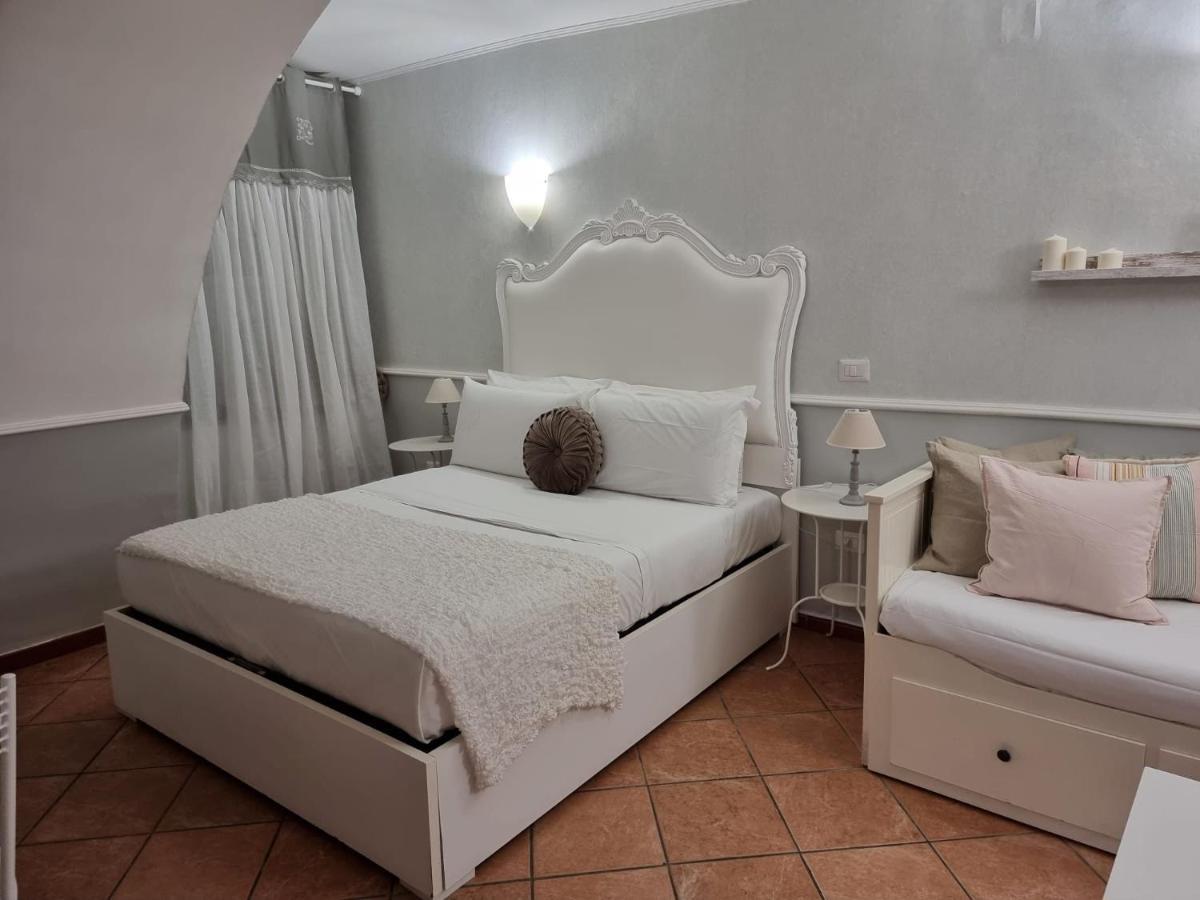 Casa Ninetta - Spaccanapoli - Il Tipico Pianterreno Della Napoli Antica! Eksteriør billede